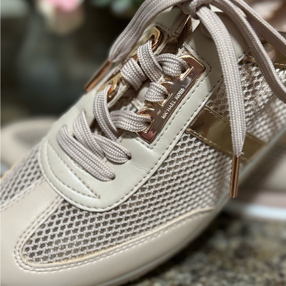 NEW Michael Kors sneakers. Size 9.5. Blush pink with rose gold accent-no box - Picture 8 of 15